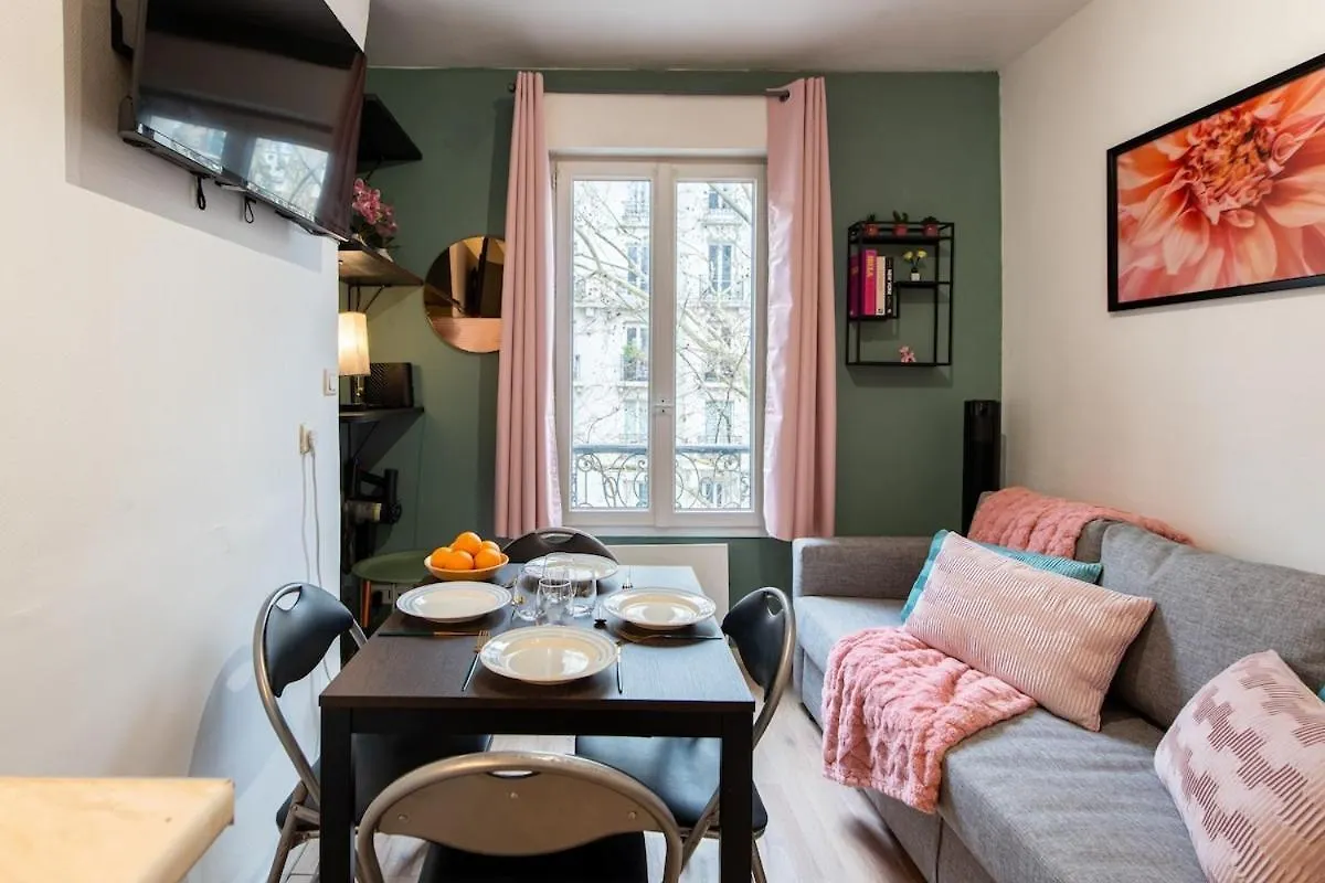 Stylish & Elegant I Metro Is Only 1Minute Away I Near Montmartre Apartment Paris France