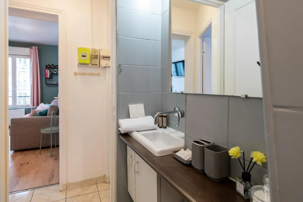 Stylish & Elegant I Metro Is Only 1Minute Away I Near Montmartre Apartment Paris 0*,  France